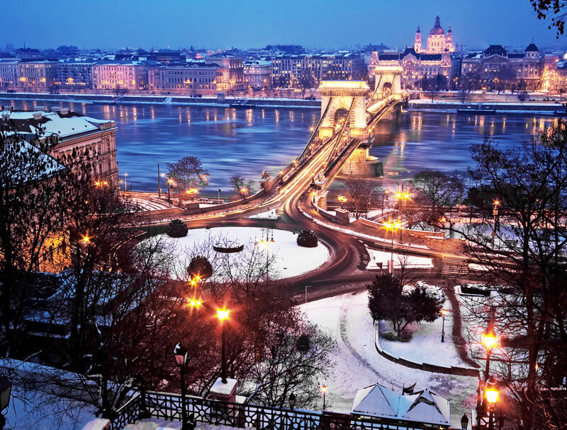 Die besten Weihnachtsmärkte in Budapest 2019: Weihnachtsfest auf dem Vörösmarty Platz und der Basilika